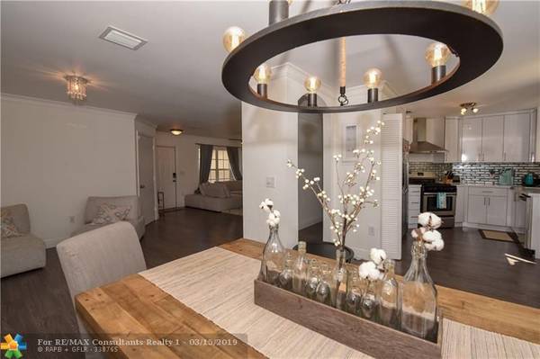 8952 NW 53rd St, Sunrise, FL 33351