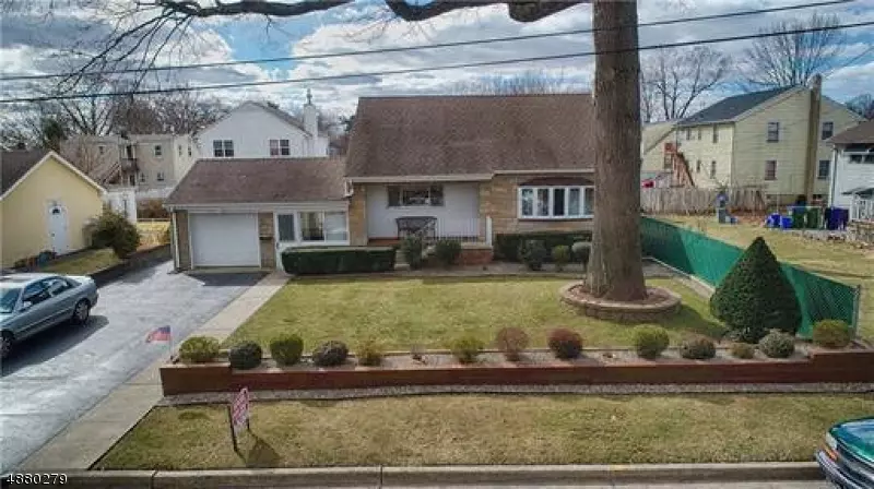 Edison Twp., NJ 08817,12 LILAC ST