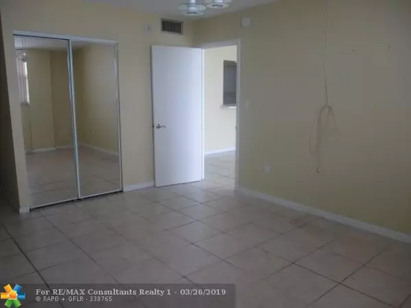 Miami Beach, FL 33141,6900 Bay Dr  #8-J