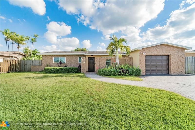 8510 NW 24th Ct, Pembroke Pines, FL 33024