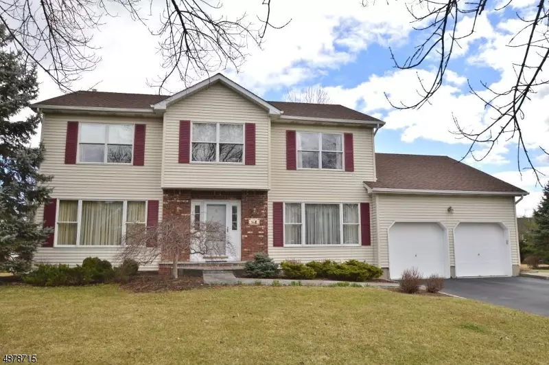 4 HERITAGE DR, East Hanover Twp., NJ 07936