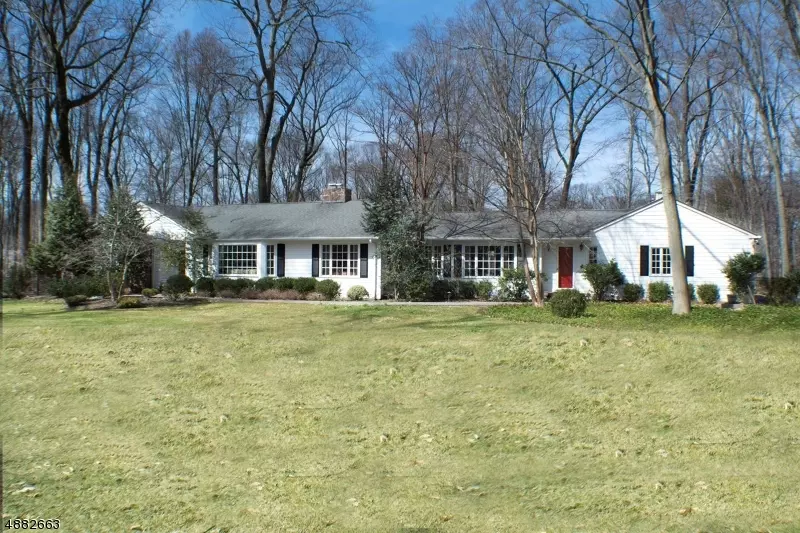 52 Westerly Rd, Saddle River Boro, NJ 07458