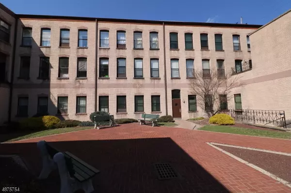 Dover Town, NJ 07801,6-16 E BLACKWELL ST APT2L #2L