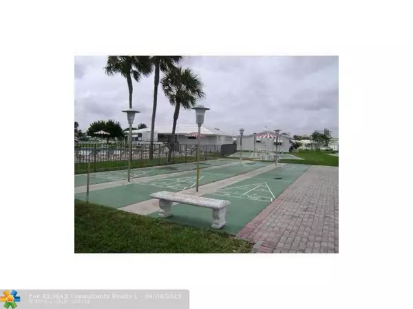 Pompano Beach, FL 33064,2701 E Golf Blvd  #2017