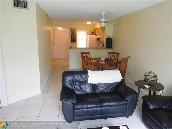 Pompano Beach, FL 33069,2104 S Cypress Bend Dr  #207