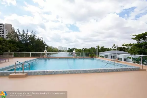 Fort Lauderdale, FL 33316,3000 Holiday Dr  #404