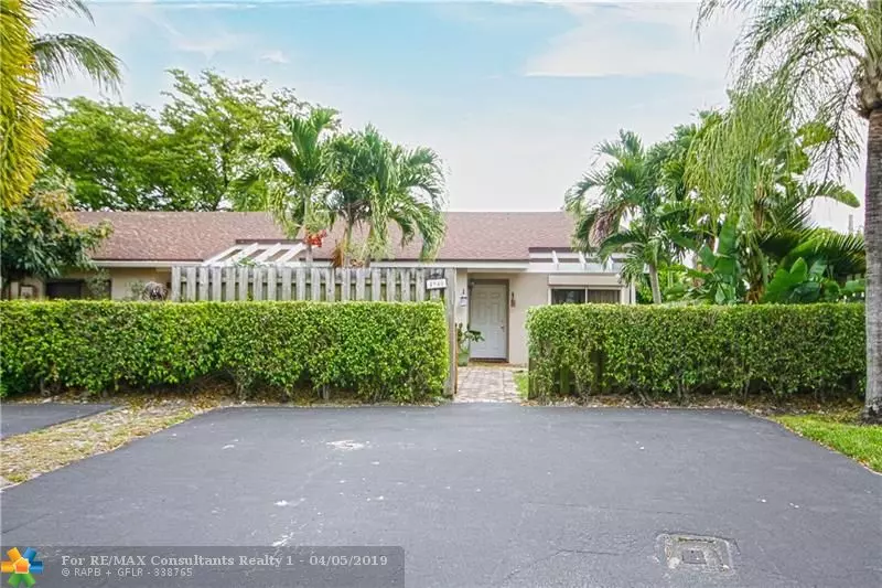 4940 E Lakes Dr, Deerfield Beach, FL 33064