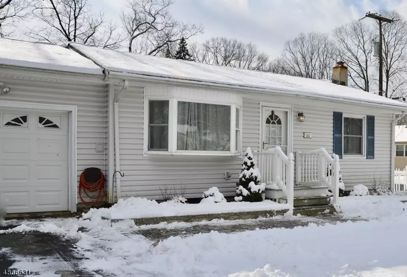 312 BROOKLYN MOUNTAIN RD, Hopatcong Boro, NJ 07843