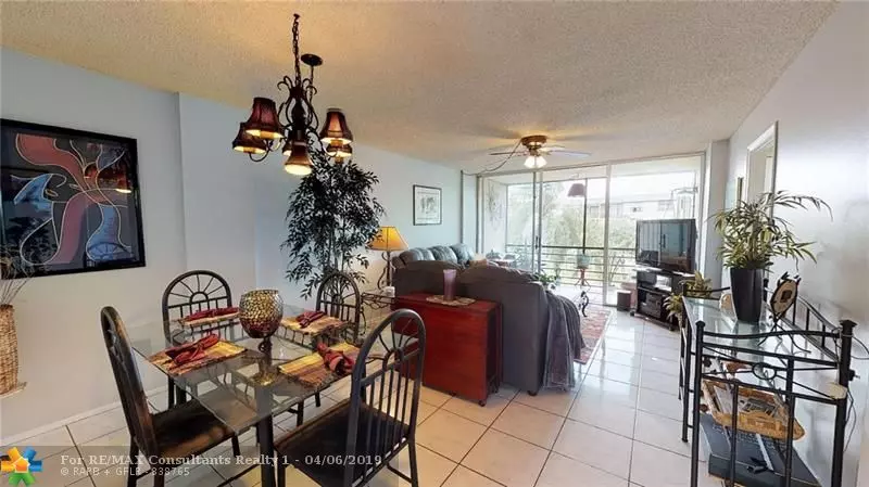 114 Royal Park Dr  #3B, Oakland Park, FL 33309