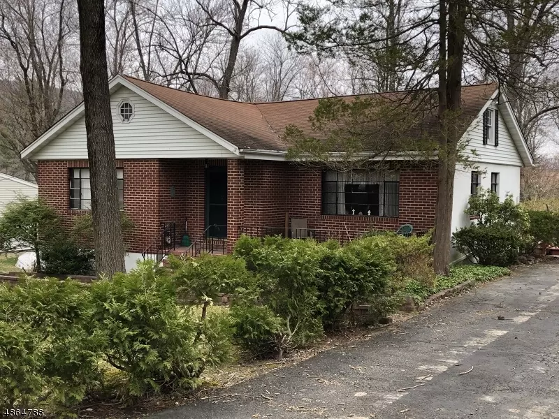 8 MILFORD LN, West Milford Twp., NJ 07480