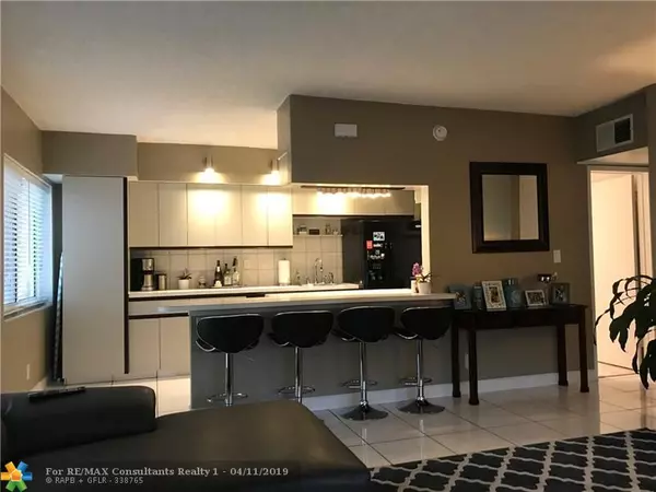 Pompano Beach, FL 33062,851 SE 22  #2