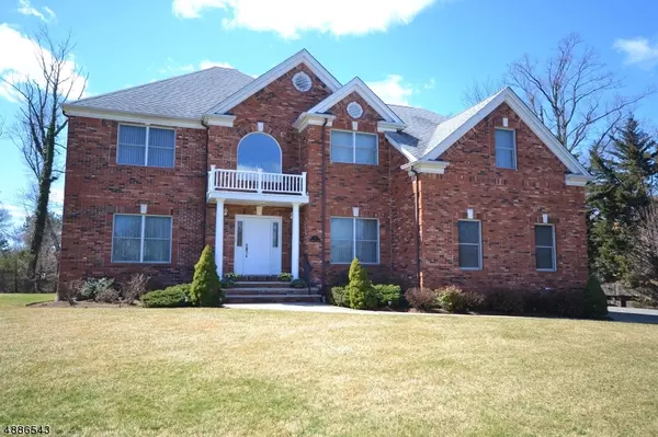 5 LA SALLE CT, Roseland Boro, NJ 07068