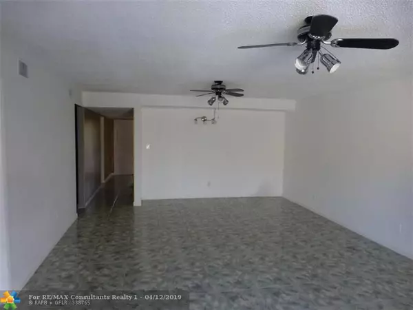 Pompano Beach, FL 33064,211 NW 43rd Ct  #211