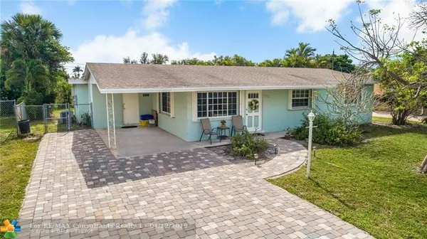 456 Fontana Dr, Lake Worth, FL 33461