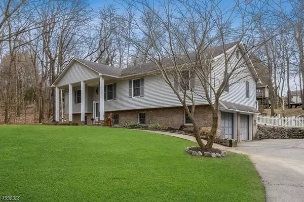 15 LAWLOR DR, Oakland Boro, NJ 07436