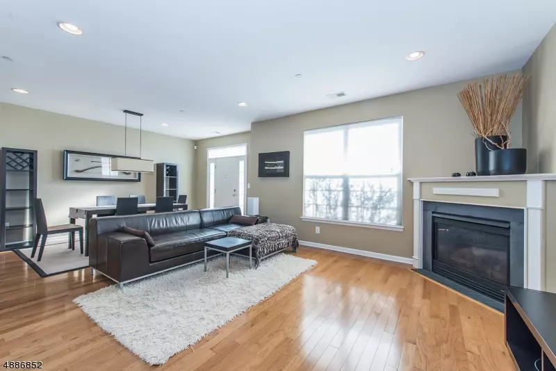 15 LIBERTY WAY, South Bound Brook Boro, NJ 08880