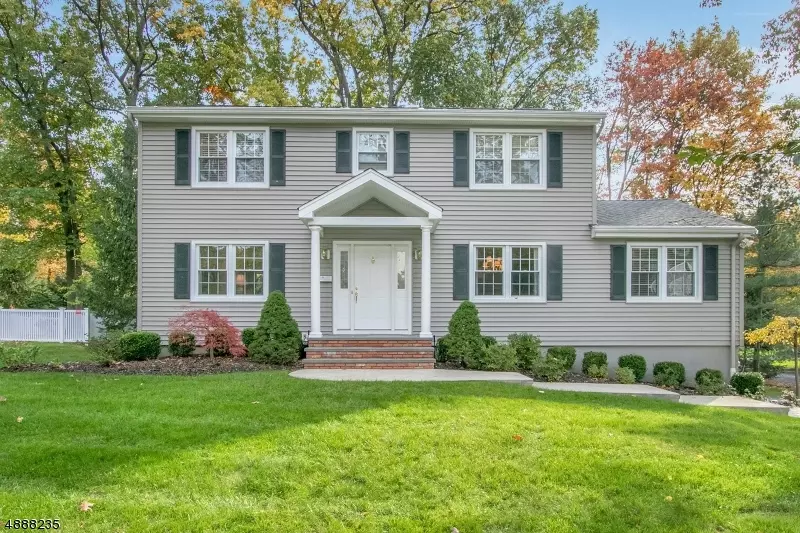 Montvale Boro, NJ 07645,8 RAVEN RD
