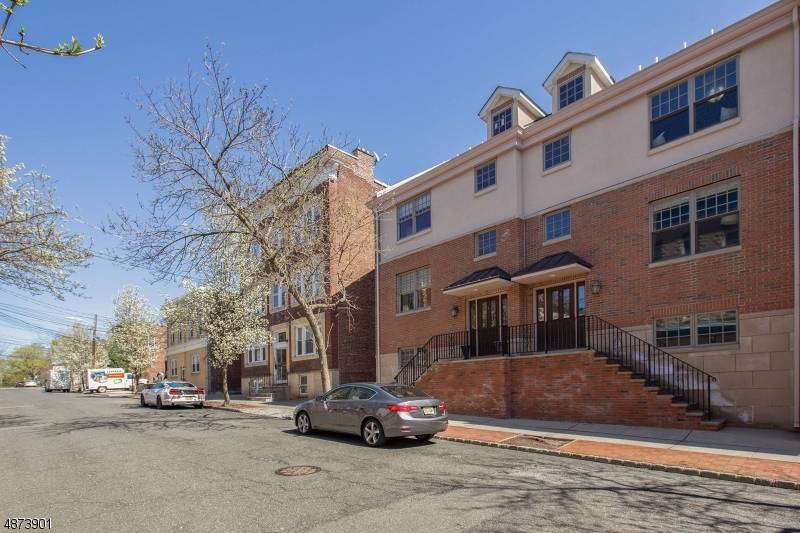 83 BAY ST #2, Montclair Twp., NJ 07042