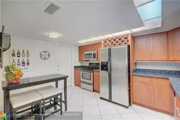 Plantation, FL 33324,9905 Fairway Cove Ln  #9905