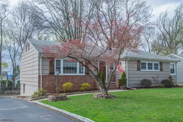 15 PIER LN, Roseland Boro, NJ 07068