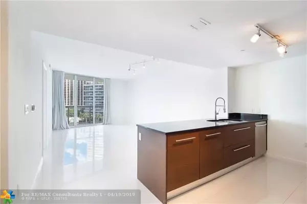 Miami, FL 33131,465 Brickell Ave  #906