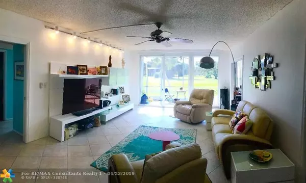 Pompano Beach, FL 33069,565 Oaks Ln  #111