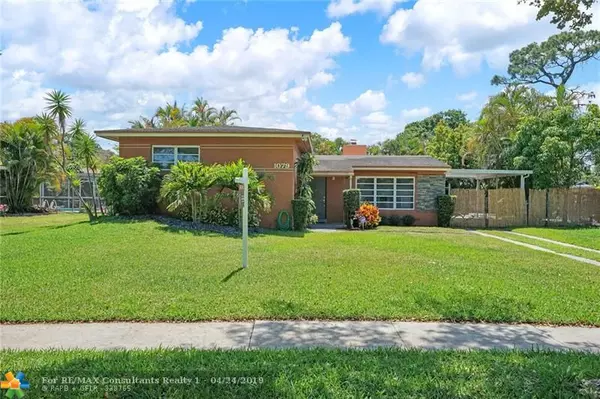 1079 W Country Club Cir, Plantation, FL 33317