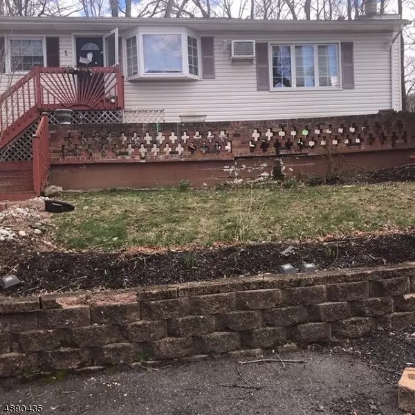 1 WINDSOR AVE, Hopatcong Boro, NJ 07843
