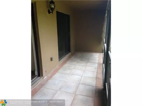 Weston, FL 33326,443 Lakeview Dr  #5