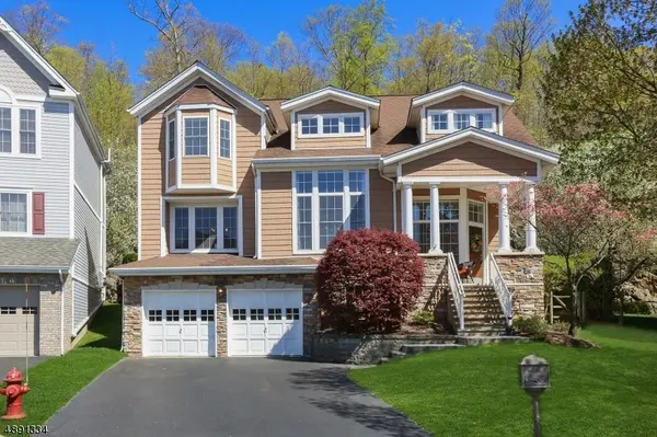 19 WINDING RDG, Oakland Boro, NJ 07436