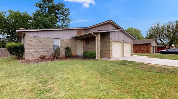 5121 Oak Valley Road, Oklahoma City, OK 73135