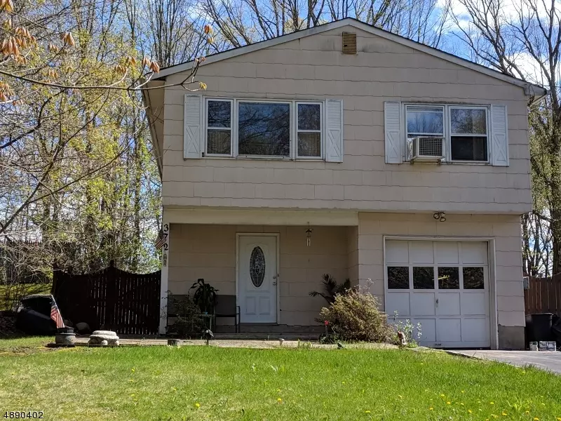Roxbury Twp., NJ 07885,372 W DEWEY AVE