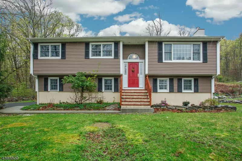 97 MAGEE RD, Ringwood Boro, NJ 07456