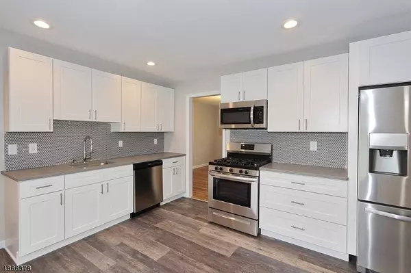 22 SURREY DR, Hillsborough Twp., NJ 08844
