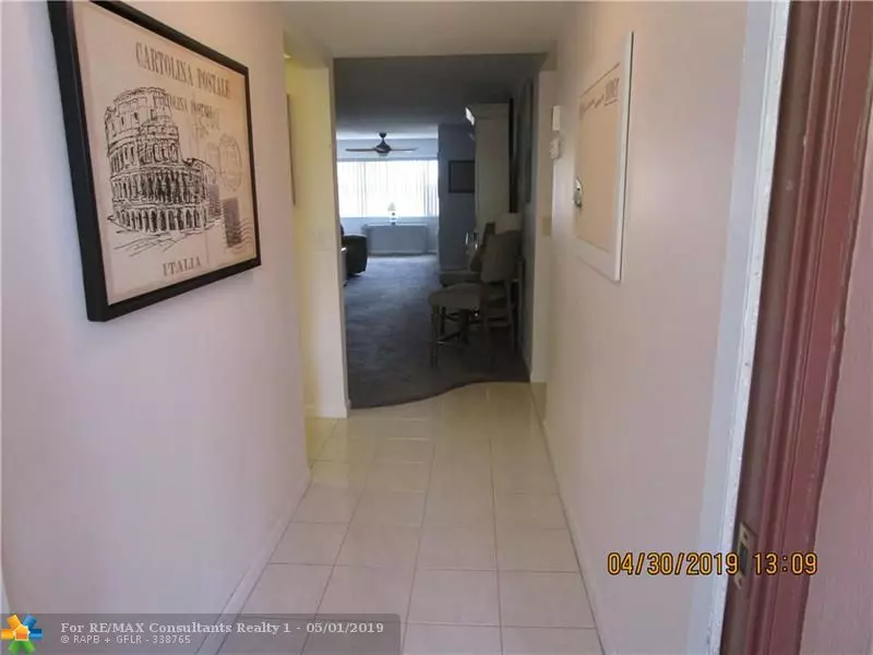 9561 Sunrise Lakes Blvd  #203, Sunrise, FL 33322