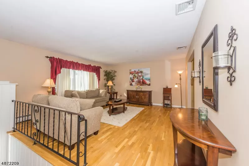 Rockaway Boro, NJ 07866,13 W LONGVIEW RD