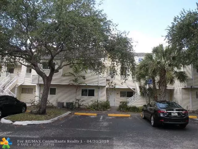 Lauderdale Lakes, FL 33309,3457 NW 44th St  #103