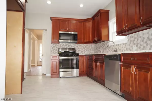 402 E 2ND AVE, Roselle Boro, NJ 07203