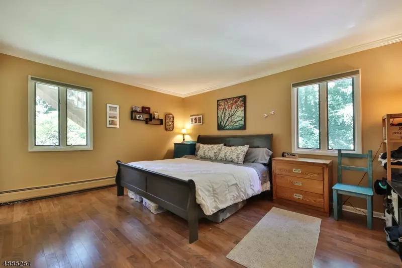 202 MAPLE DR, Wyckoff Twp., NJ 07481