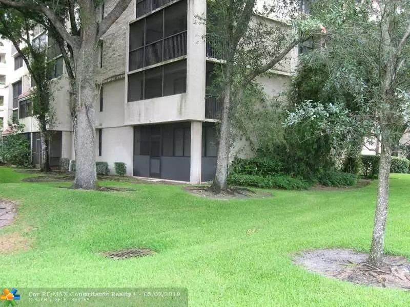 6800 Cypress Rd  #208, Plantation, FL 33317