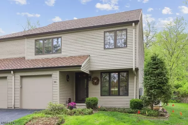 50 STONEGATE DR, Roseland Boro, NJ 07068