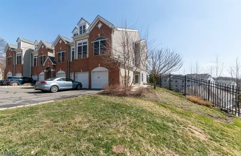 16 NELKE CT, Hawthorne Boro, NJ 07506