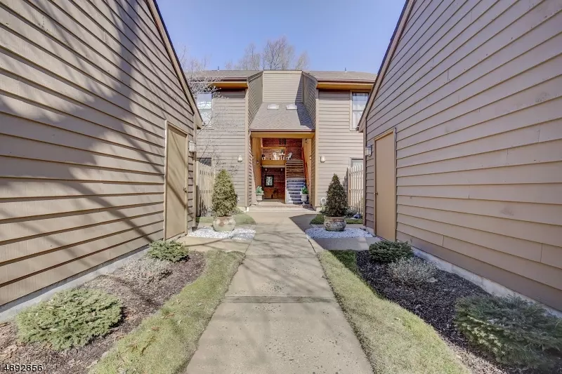 Edison Twp., NJ 08820,85 LAUREL HOLLOW CT