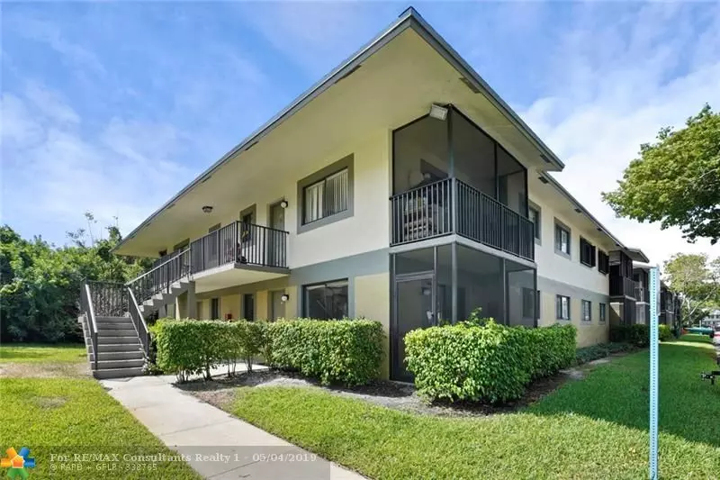 Deerfield Beach, FL 33441,522 Trace Cir  #101