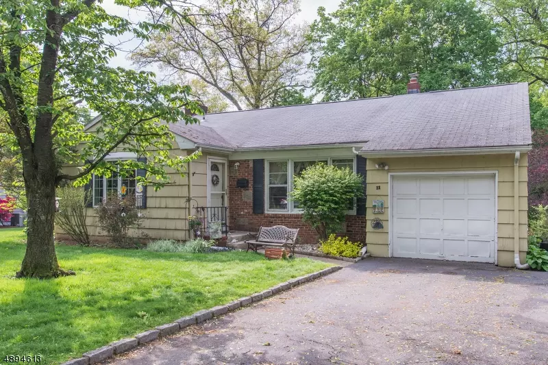 Roseland Boro, NJ 07068,11 PIER LN