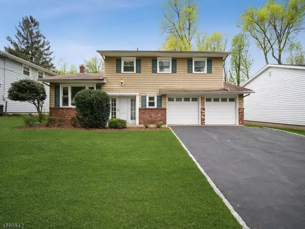 7 WILLIAMSBURG DR, Roseland Boro, NJ 07068