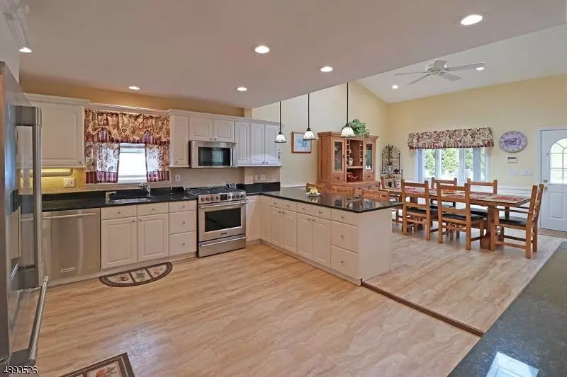98 OVERLOOK AVE, East Hanover Twp., NJ 07936