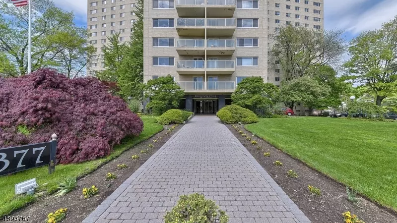 377 S HARRISON ST #8B, East Orange City, NJ 07018