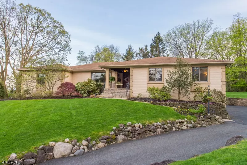 16 OLD ORCHARD DR, Hawthorne Boro, NJ 07506