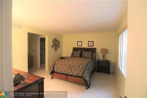 Sunrise, FL 33322,9301 Sunrise Lakes Blvd  #104